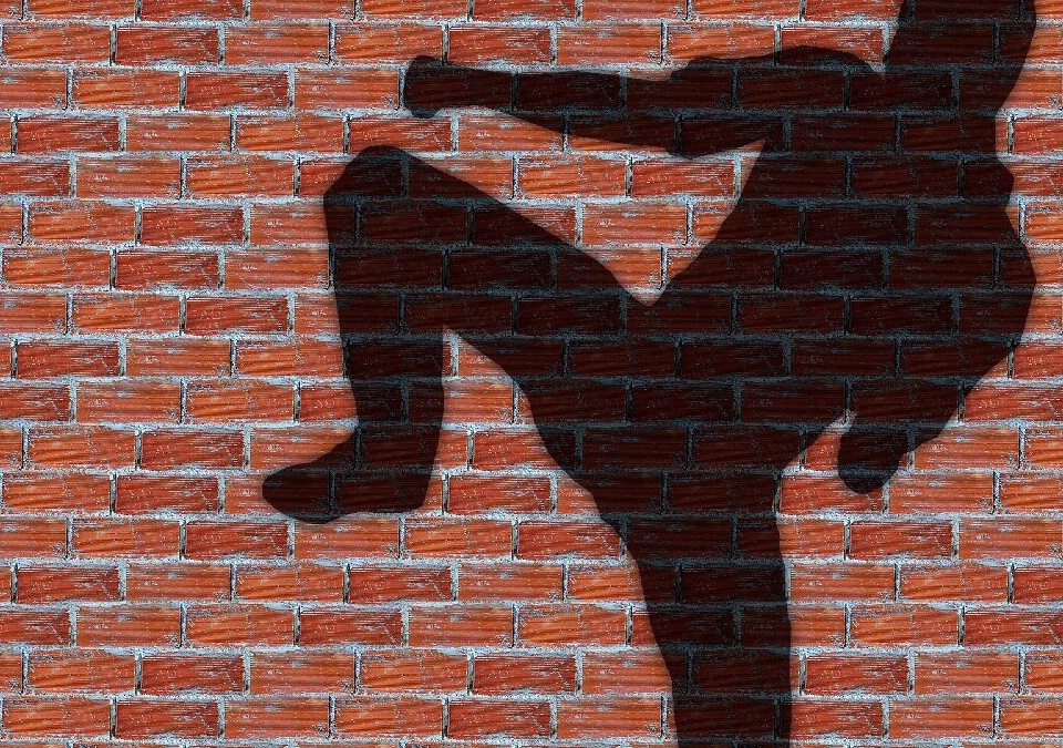 提告妨害名譽,檢察官竟作不起訴處分,委任律師聲請再議求再查