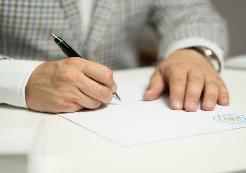 妨害名譽公然侮辱跟毀謗名譽罪一樣嗎？妨礙名譽構成要件是什麼？