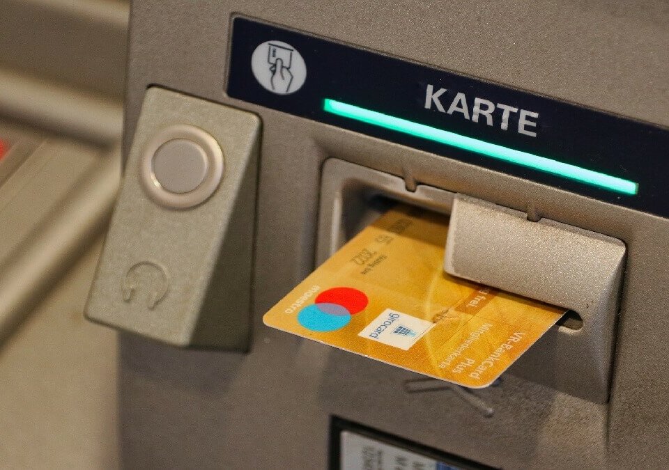 網路求職淪為詐騙集團車手,委任高雄律師爭取緩刑判決!