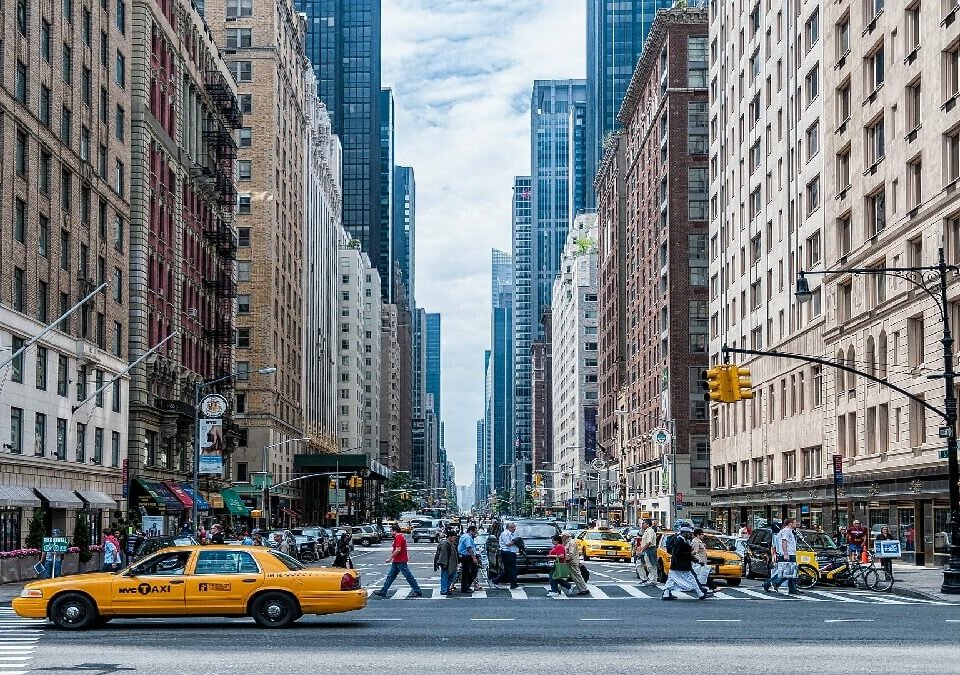 黃燈搶快未禮讓救護車,遭判過失致死,幸律師上訴爭取緩刑成功!